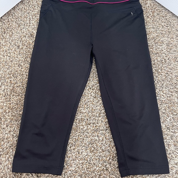 Workout capris - Picture 2 of 3